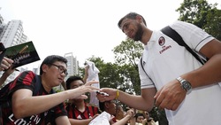 Il Milan sbarca in Cina: che entusiasmo per Donnarumma e compagni!