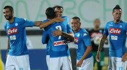 Napoli, la fotosequenza dell'eurogol di Chiriches contro il Trento