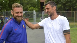 Roma, Maldini all'allenamento. E i nuovi danno spettacolo
