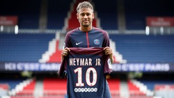 Neymar a Parigi: presentazione da star