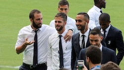 Juventus, Higuain scherza con Pjanic all'Olimpico