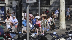 Dramma a Barcellona: furgone contro la folla