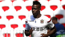 Nizza vista Champions: Balotelli e Sneijder si scaldano per il Napoli