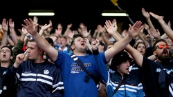 Ad Anfield succede di tutto: un tifoso dell'Hoffenheim si lava i denti