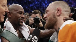 A Las Vegas non c'è storia: McGregor abbraccia Mayweather