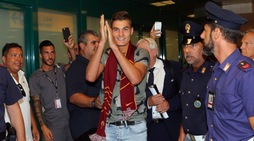 Schick, le prime foto con la sciarpa della Roma! Tifosi in delirio