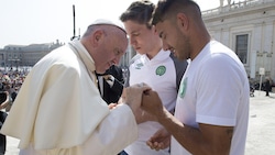 Chapecoense in Vaticano: l'abbraccio di Papa Francesco