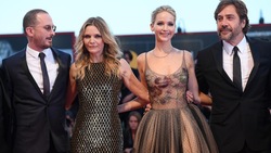 Venezia 74: Jennifer Lawrence incanta il lido