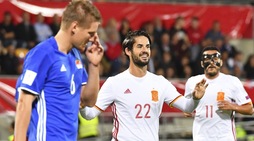 Spagna a valanga, Liechtenstein travolto