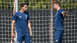 Juventus, 5-0 al Chieri con tripletta di Higuain.  Höwedes-De Sciglio, prove di intesa