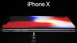 Apple, ecco l'iPhone X: svelato lo smartphone del decennale