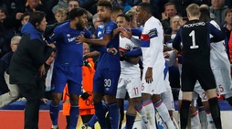 Europa League, follia a Liverpool: maxi rissa tra Everton e Lione