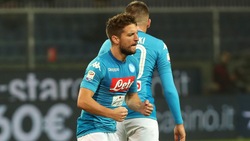 Mertens da impazzire: gol capolavoro al Genoa