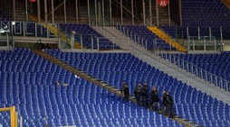 Roma-Crotone, controlli in Curva sud: spunta un biglietto su Paolo Negro