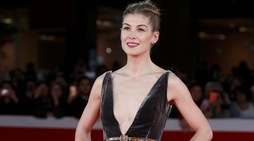 Rosamund Pike regina alla festa del cinema di Roma