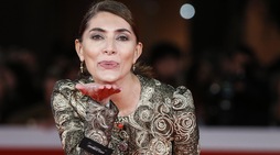 Festa del cinema di Roma, Caterina Murino illumina il red carpet