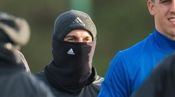 Champions, Manchester United mascherato. Halloween? No, freddo!