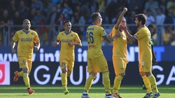 Frosinone-Parma 2-1, Longo vola in vetta