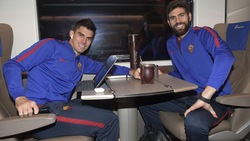 La Roma a Firenze: Perotti e Fazio bevono il mate in treno