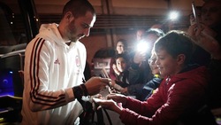 Milan, selfie e autografi con i tifosi a Reggio Emilia