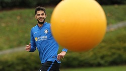 Inter al lavoro ad Appiano con il pallone extra large
