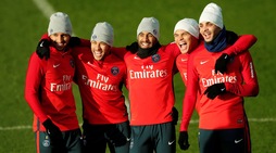 Psg, scherzi in allenamento: tutti contro tutti