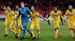 Olympiacos-Juventus 0-2, festa ad Atene con Cuadrado e Bernardeschi