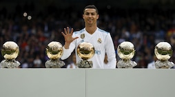 Real Madrid, Ronaldo mostra al Bernabeu i suoi 5 Palloni d'Oro