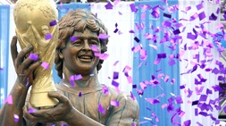 Non solo Cristiano Ronaldo, anche Maradona ha la sua statua
