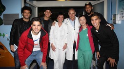 Lazio, i giocatori in visita ai bimbi dell'ospedale di Belcolle