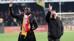 Benevento, prima della partita passerella in campo per il nuovo acquisto Bacary Sagna