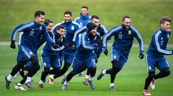 Argentina, di corsa verso l'Italia: con Higuain e Messi anche Fazio e Paredes