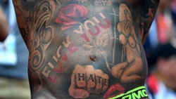 Il tatuaggio del tifoso danese fa paura