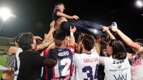 Crotone in serie A, Juric portato in trionfo