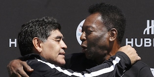 Pelé, un tweet dell'Afa scatena le polemiche: bufera sui social