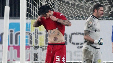 Serie A, Chievo-Cagliari 0-0. Pinilla sbaglia un rigore