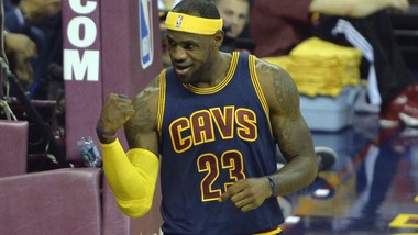 Basket NBA, riscatto Cleveland LeBron vince all'overtime