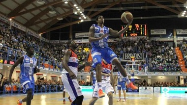 Basket Serie A, Sassari: via Sosa, arriva Poeta?