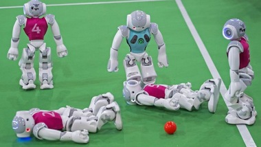 FOTO Robocup: in campo scendono i robot