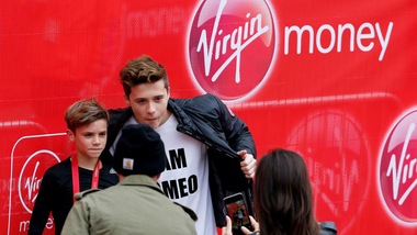 FOTO Famiglia Beckham al completo: che tifo per il piccolo Romeo!