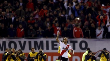 Calci e sputi, alla fine vince il River