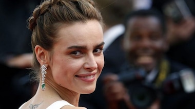 FOTO Kasia Smutniak e il sexy tattoo sul red carpet di Cannes