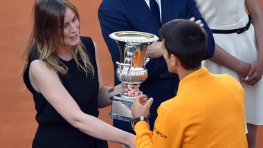 FOTO Djokovic premiato dalla Boschi al Foro Italico