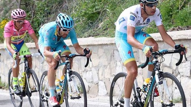 Aru querela Henderson per messaggi su Twitter