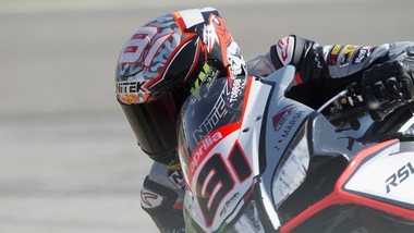 SBK Aprilia, Torres: «Devo cambiare stile di guida»