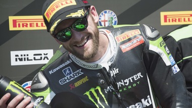 SBK Donington, Sykes trionfa in gara 1