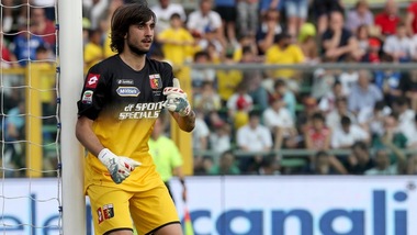 Genoa, operato Perin: stop di 3-4 mesi
