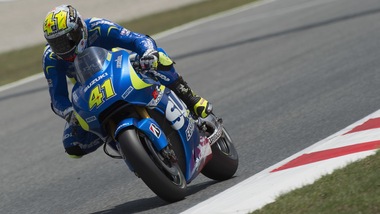 Montmelò, pole da record per Espargarò, Rossi è settimo
