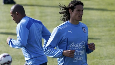 «Il padre di Cavani arrestato. Motociclista morto in incidente»