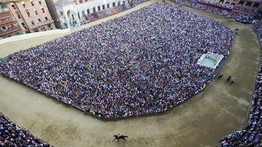 A Siena lo spettacolo del Palio
